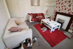 Photo of living room before renovation