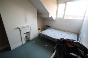 Photo of bedroom before renovation