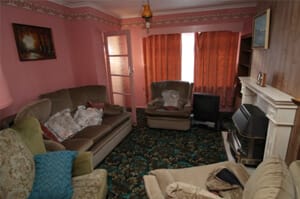 Photo of living room before renovation