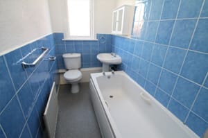 Photo of bathroom before renovation
