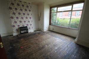 Photo of living room before renovation