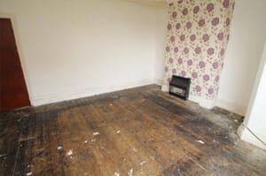 Photo of living room before renovation